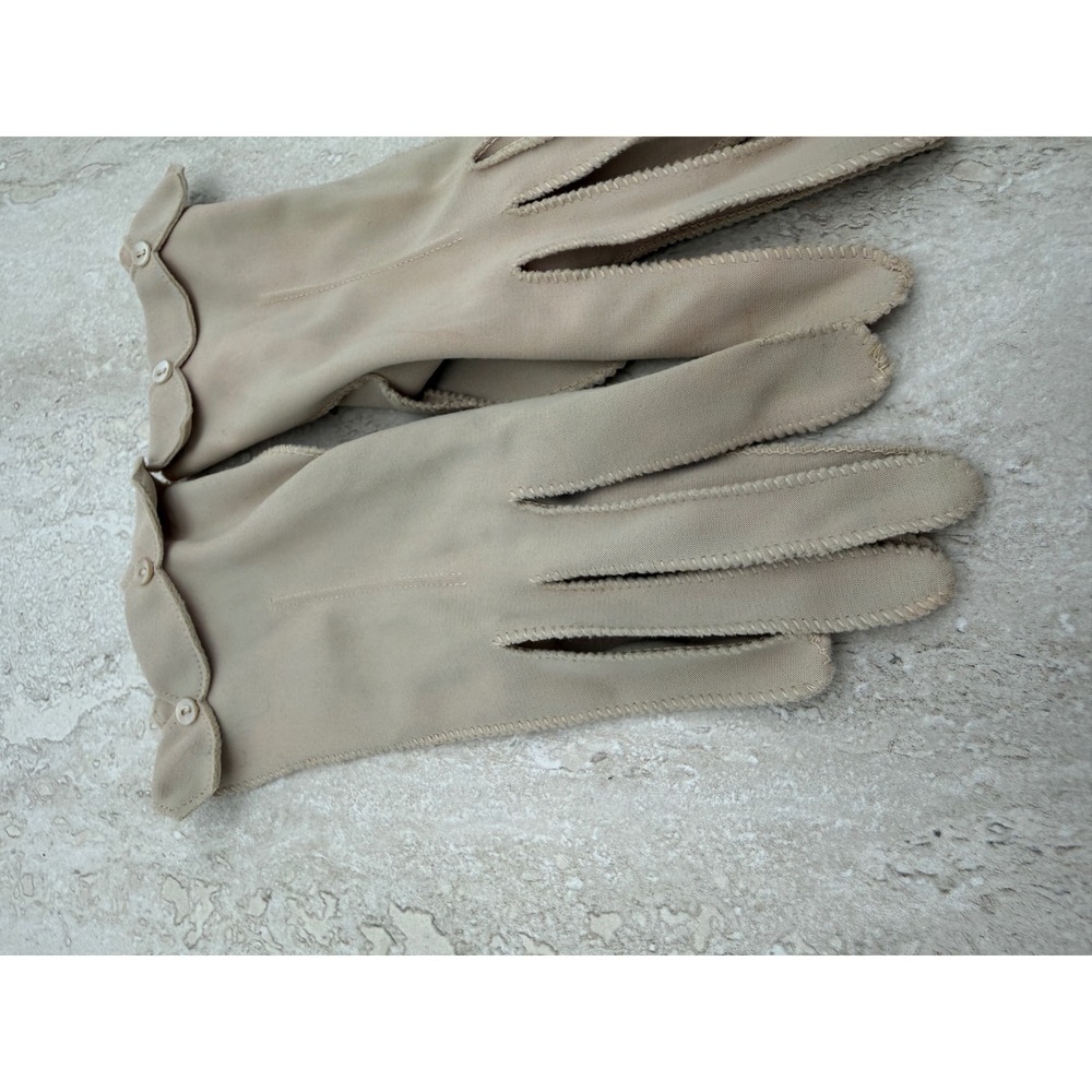 Vintage Tan Scalloped Button Cuff Wrist Length Gloves Beige Formal Tea Party